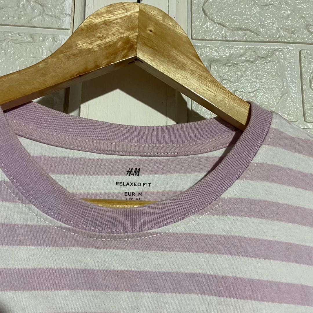 H&M stripes shirt Relax Tee (Category: Tshirts & Polo Shirts ) located in Quezon City. Submitted by mattyyyyyyy (Listing ID 1312051726, Image 2). Description: Relax Tee (makapal tela) Size medium.