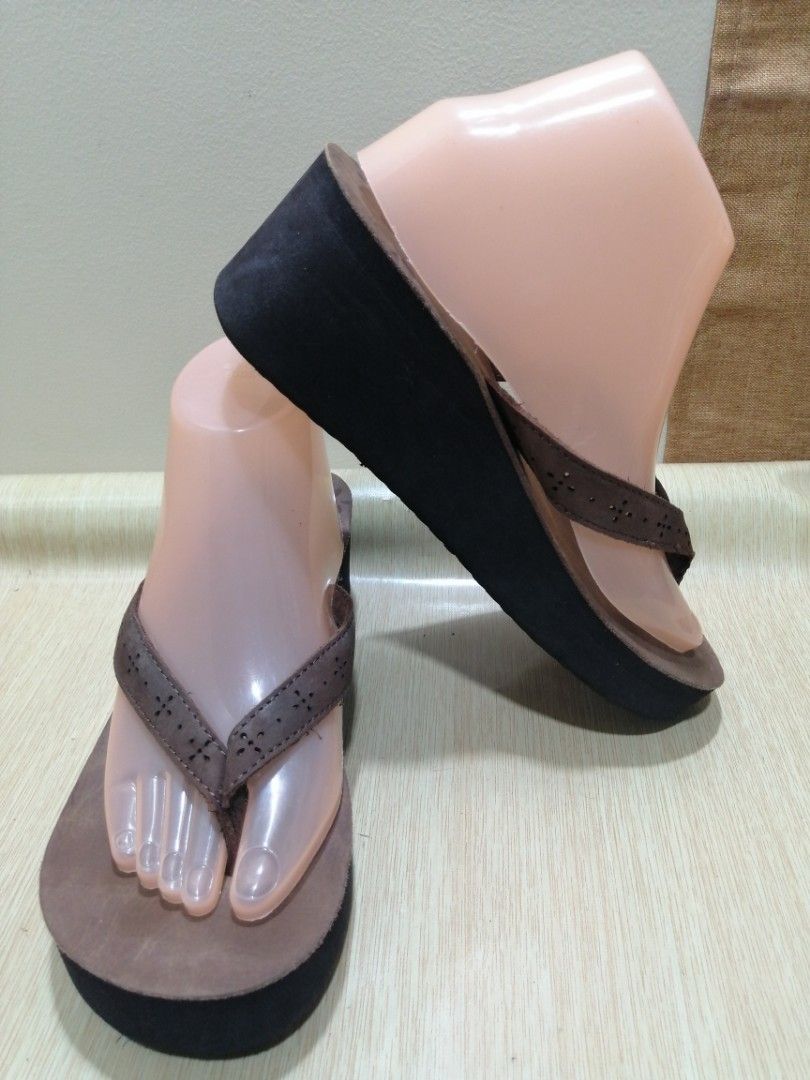 Mossimo Size 8 Women Platform Sandals Women s Fashion Footwear Sandals on Carousell