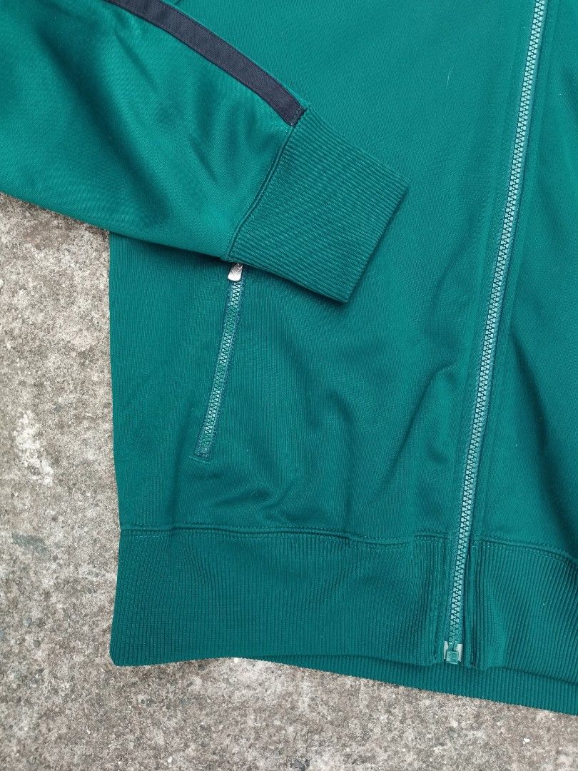 Nike adjustable strap sweatsuits for men (Category: Coats, Jackets and Outerwear) located in Cavite. Submitted by martjohn (Listing ID 1311969034, Image 3). Description: Nike adjustable strap sweatsuits for men Width : 21 Length : 25 Details : good condition color rate 9.5/10 500.