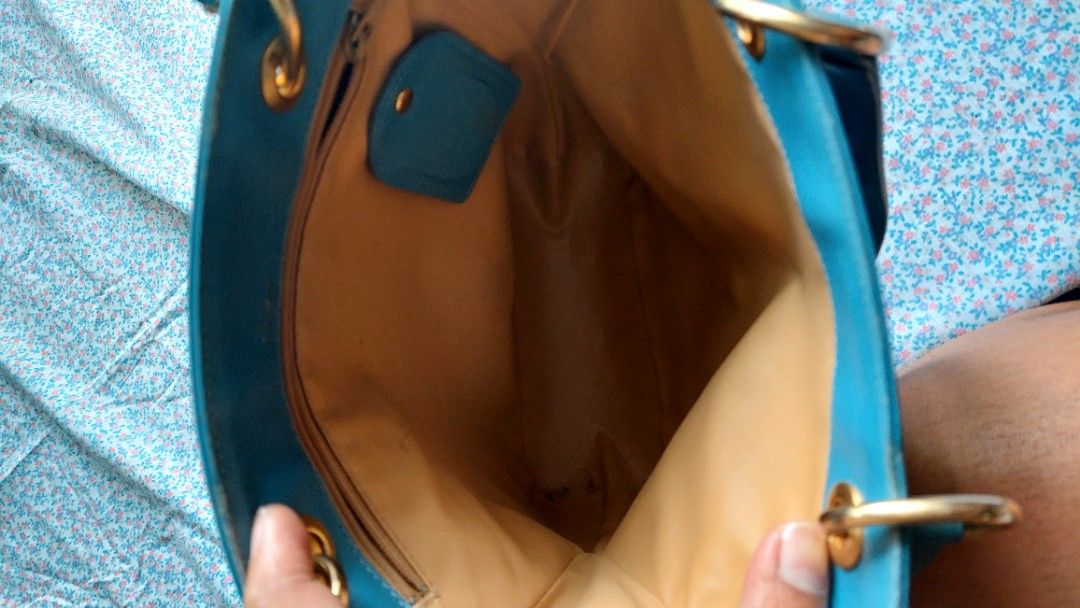 Og Vintage Chloe shoulder bag (Category: Luxury Bags & Wallets) located in Santa Maria. Submitted by mikavillaflor4 (Listing ID 1311936339, Image 2). Description: details posted in good condition minimal signs of use authentic vintage.