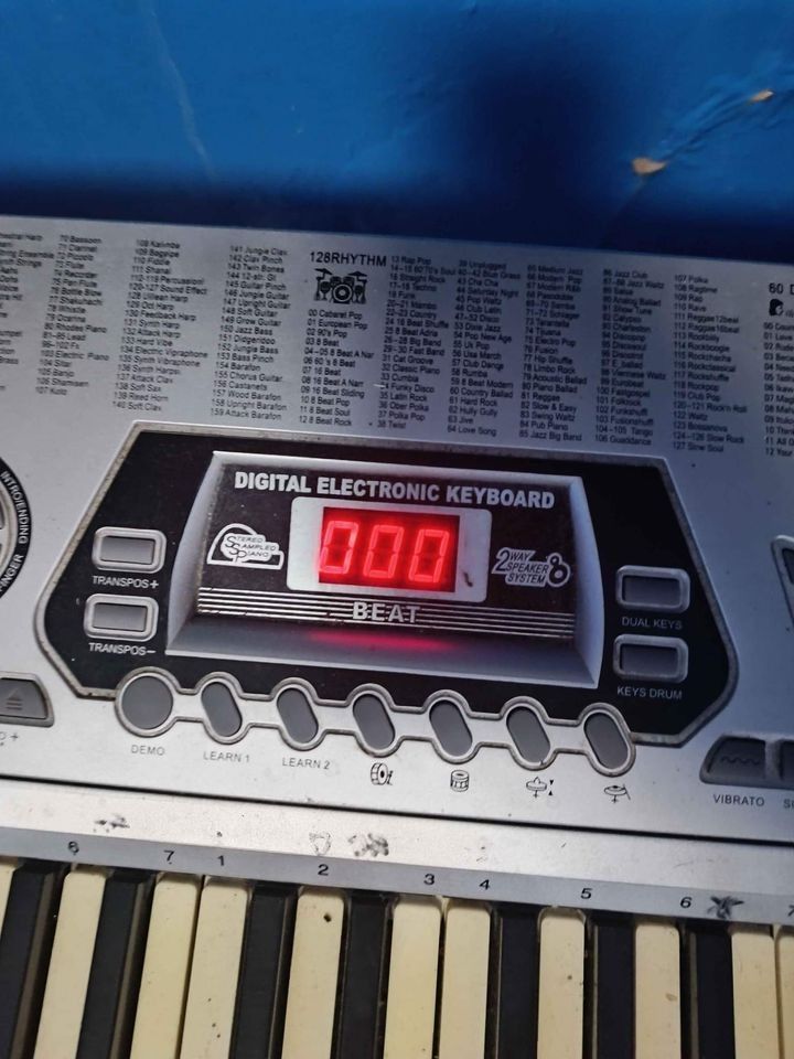 Organ Global Piano with stand (Category: Musical Instruments) located in Los Banos. Submitted by justinthegreat53 (Listing ID 1311962495, Image 2). Description: Issues: may iilang keys lng di nagana Pero stil works fine Kasama narin ang stand Rfs: di na nagagamit For pickup lng at unli test na pagdito nagtest 2,500 FIXED OR SWAP .