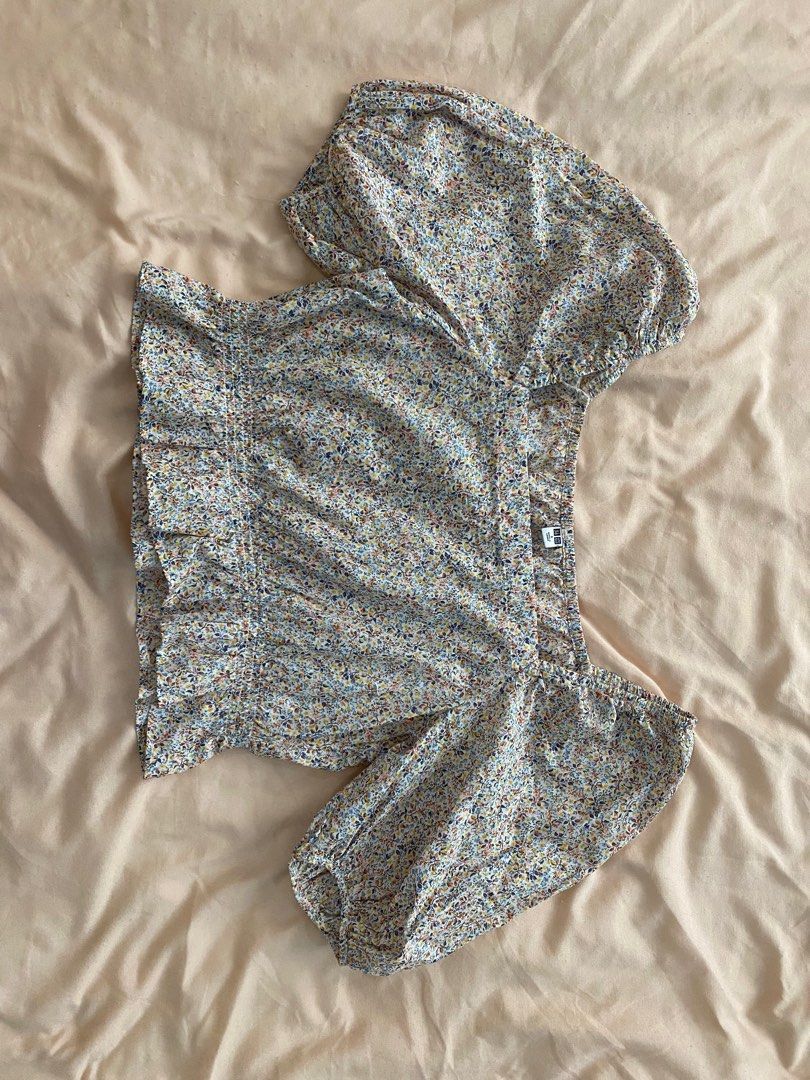 PRE-LOVED TOPS SALE (Category: Others Tops) located in Manila. Submitted by devillapatel (Listing ID 1312024689, Image 3). Description: DECLUTTERING! The prices actually range from 200-400 :) DM me which top you wish to purchase! If you buy all ten tops I can give them to you for 2k!.