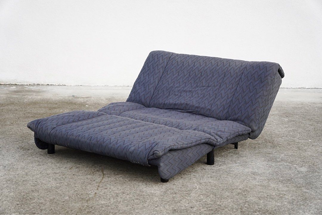 Reclining Sofa Bed, Zigzag pattern design (Category: Sofas) located in Bulacan. Submitted by rock_off.thriftshop.ph (Listing ID 1312031621, Image 3). Description: .