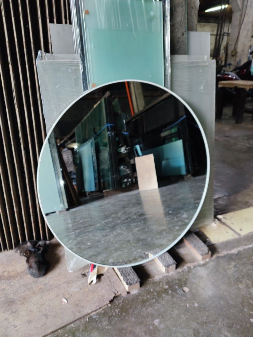 Round mirror with white aluminum frame (Category: Mirrors) located in Malabon City. Submitted by mirrors.ph (Listing ID 1311961376, Image 2). Description: Round mirror with white aluminum frame and plywood backing using 6mm thick copper free mirror Size: 100cm diameter P3307.50 Add P200 if with back hook Available in gold, glossy black, matte black, white and silver aluminum frame. Customize sizes and shapes are welcome.