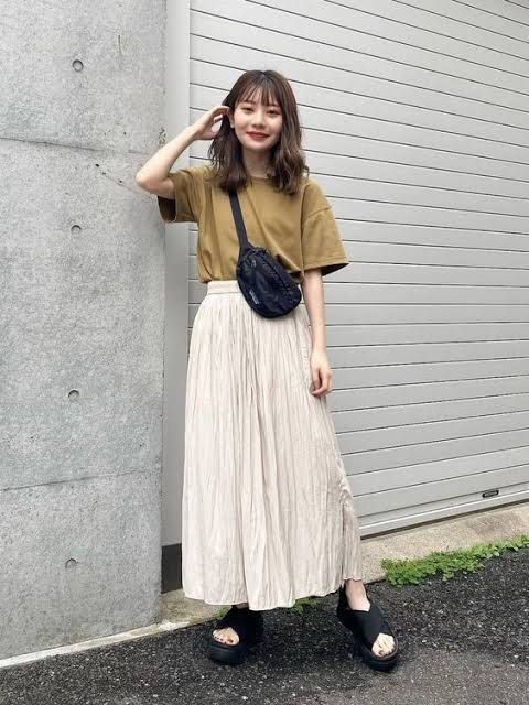Uniqlo Electric Pleated Palazzo culottes pants skirt wideleg Women s Fashion Bottoms Other Bottoms on Carousell