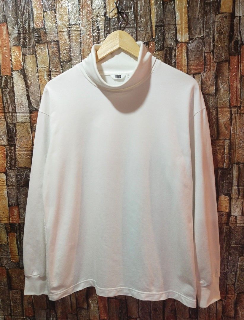 White turtleneck uniqlo on sale