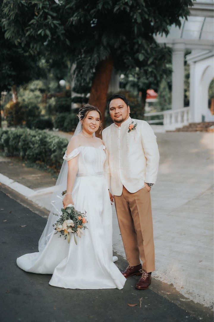 2-Way Minimalist Bridal Gown with side pockets (Category: Evening dresses & gowns) located in Quezon City. Submitted by csb110109 (Listing ID 1310554166, Image 1). Description: Selling my minimalist corset wedding gown used just last June 15, 2024. Worth 30k wedding gown -best fits medium to large frame but adjustable since it is corset style - with side pockets -looks way better and classier in actual! -used only once -selling low for PhP14k onl