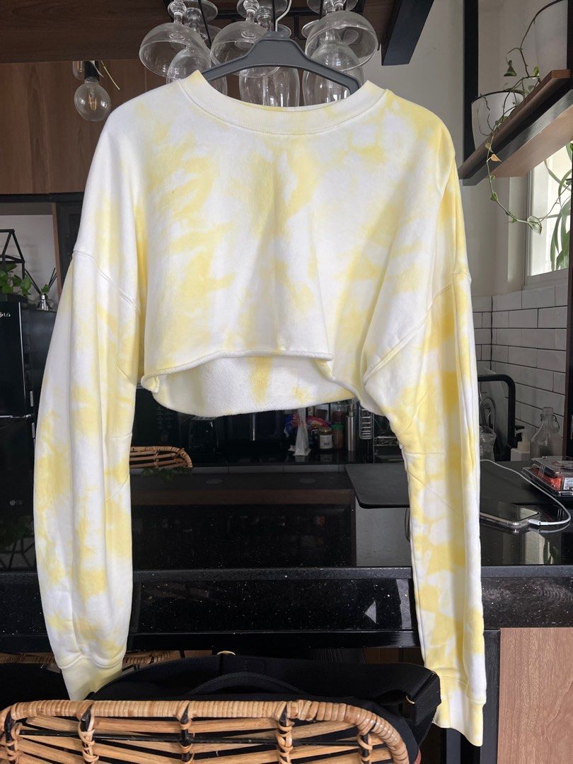 Alo Yoga Extreme Crop Crewneck Top Women s Fashion Tops Longsleeves on Carousell
