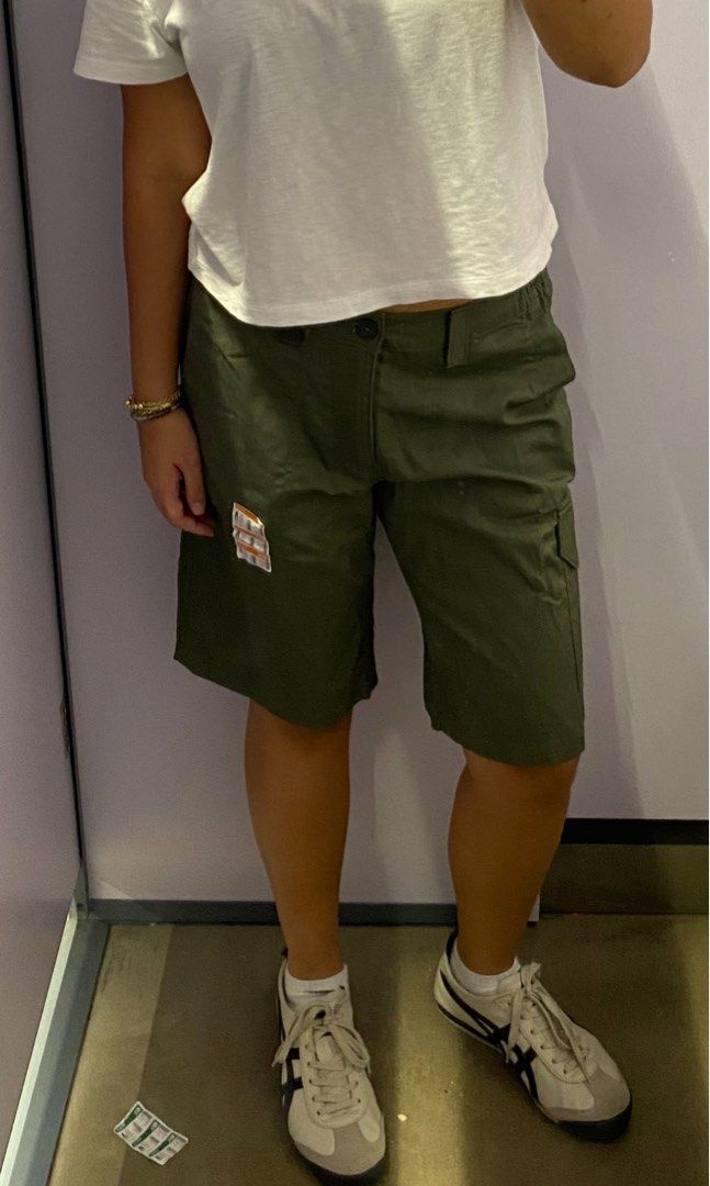 ARMY GREEN LOW RISE CARGO JORTS (Category: Shorts) located in Las Pinas. Submitted by sgon222 (Listing ID 1315388960, Image 2). Description: ‼️ READ ME PLS ‼️ - bought this from the decathlon hiking section - Rfs: tried it out but it isn’t my personal style - can fit s - semi m since it has garter Measurements: (manual measurements so expect a 1-2cm difference) *in inches *measured while laid flat - Waist: 14-16” - Length: 20” My measurements in 