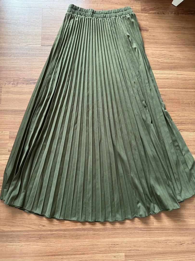 Army green pleated skirt top