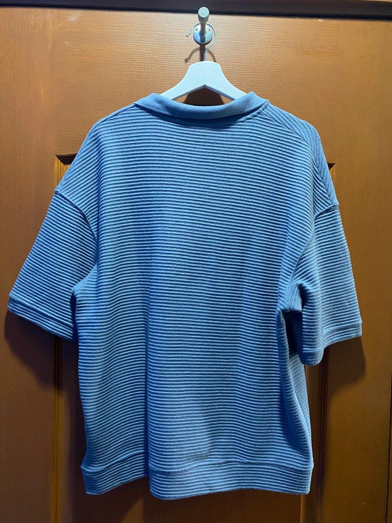 Assorted Zara Tops (Category: Tshirts & Polo Shirts ) located in Quezon City. Submitted by migo21 (Listing ID 1315330304, Image 2). Description: Blue Polo T Shirt (box fit) Large Brown Button Up XL Green Fitted Polo Large (flaws seen on last pic) Price is negotiable P700 each.