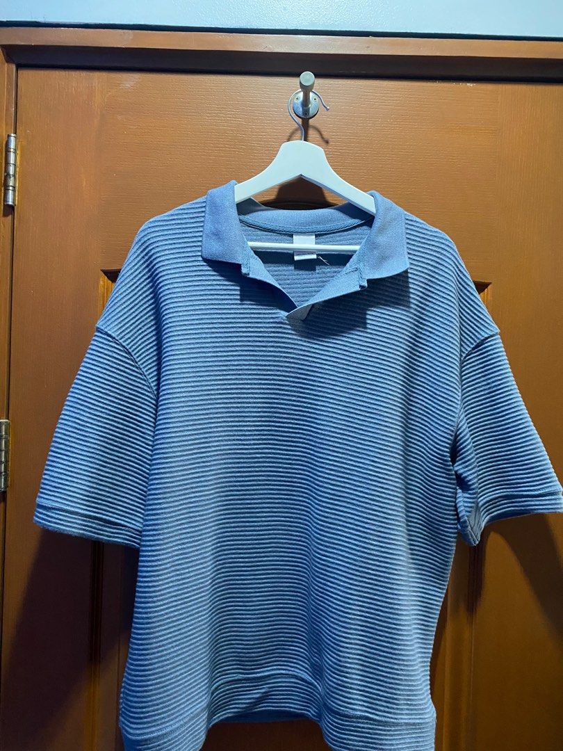 Assorted Zara Tops (Category: Tshirts & Polo Shirts ) located in Quezon City. Submitted by migo21 (Listing ID 1315330304, Image 1). Description: Blue Polo T Shirt (box fit) Large Brown Button Up XL Green Fitted Polo Large (flaws seen on last pic) Price is negotiable P700 each.
