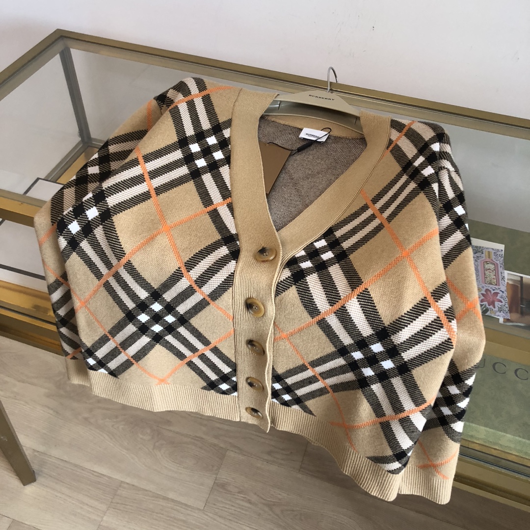 Authentic burberry v neck plaid cardigan Women s Fashion Tops Longsleeves on Carousell