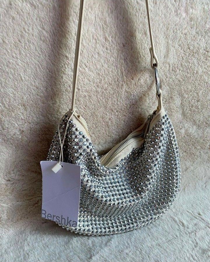 Bershka Shoulder bag (Category: Shoulder Bags) located in Quezon City. Submitted by odxctrl (Listing ID 1315391616, Image 1). Description: - Brand new - Bought from Italy🇮🇹 MOP : Gcash & Bank Transfer.