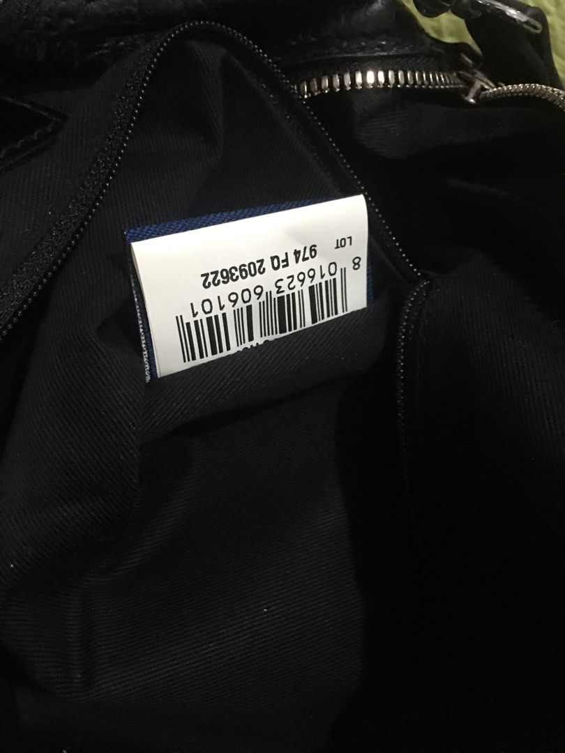 brics (Category: Luxury Bags & Wallets) located in Mexico. Submitted by needtoletgo87 (Listing ID 1315439562, Image 3). Description: nagprovide lang ako ng ssamzie strap.