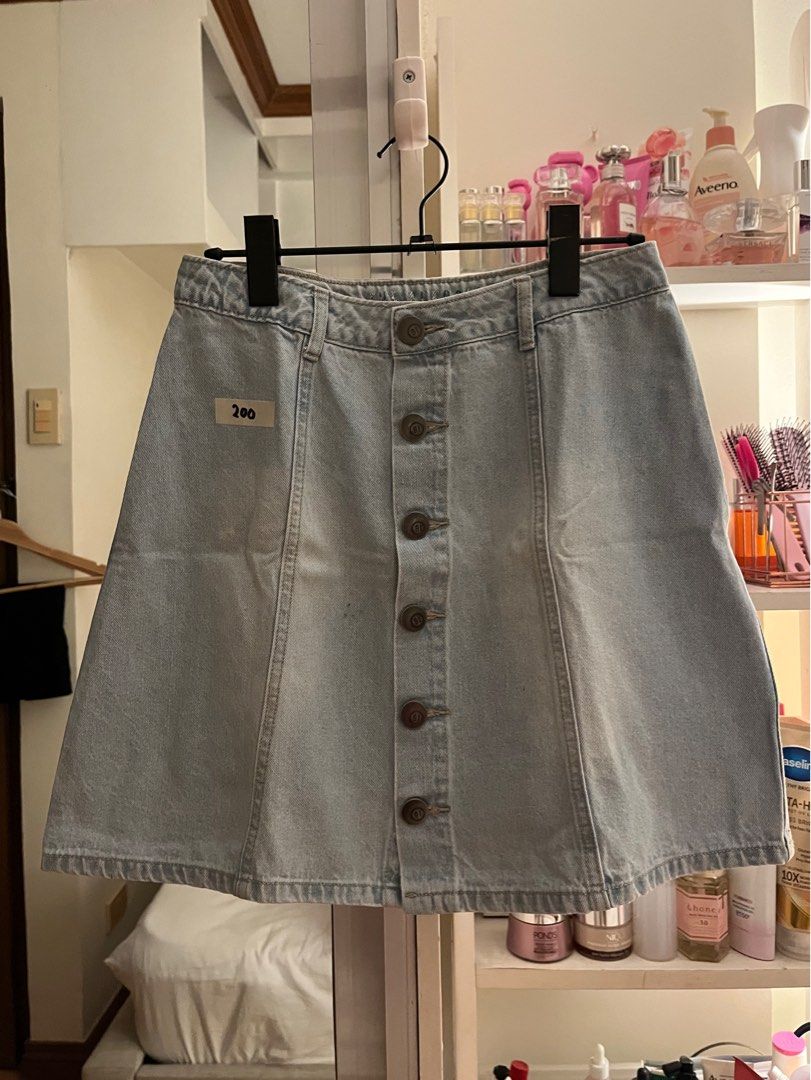 Cotton on denim skirt (Category: Skirts) located in Rizal. Submitted by macyspreloved (Listing ID 1315472242, Image 1). Description: 10/10 condition & well taken care of !! (msg for more details) payment: payo (gcash) .