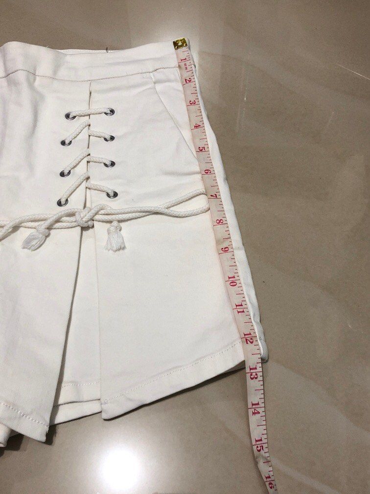 Cute White Shorts w/ half skirt (Category: Shorts) located in Quezon City. Submitted by baristaseller (Listing ID 1315465194, Image 2). Description: Size: XS to Small.