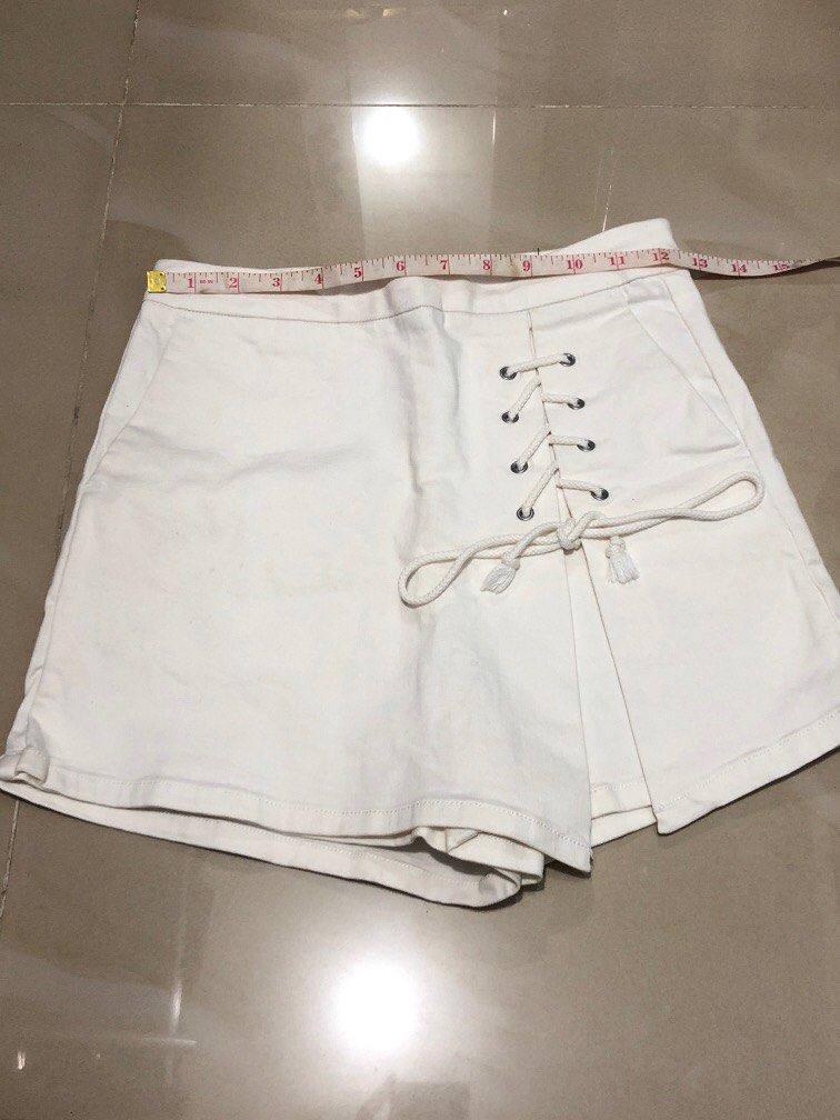 Cute White Shorts w/ half skirt (Category: Shorts) located in Quezon City. Submitted by baristaseller (Listing ID 1315465194, Image 1). Description: Size: XS to Small.