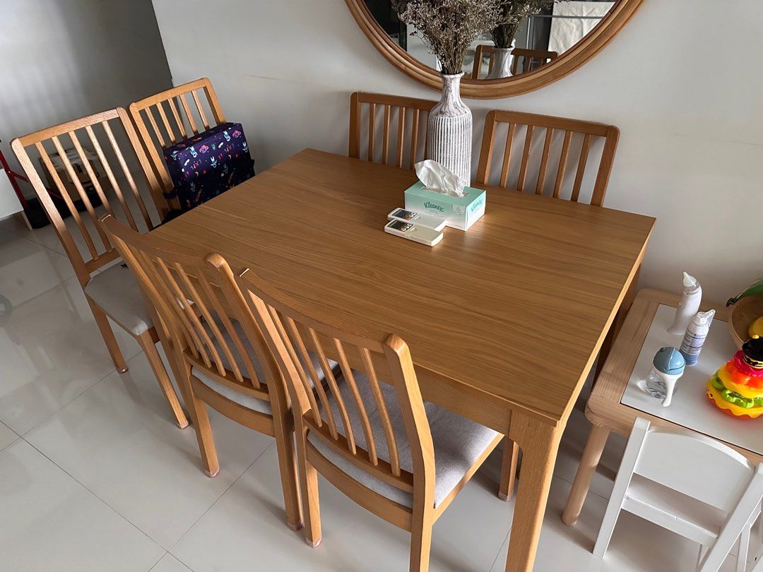 Dining Table Set (Category: Tables & Sets) located in Singapore. Submitted by fermah (Listing ID 1315321326, Image 1). Description: Expandable to 180.