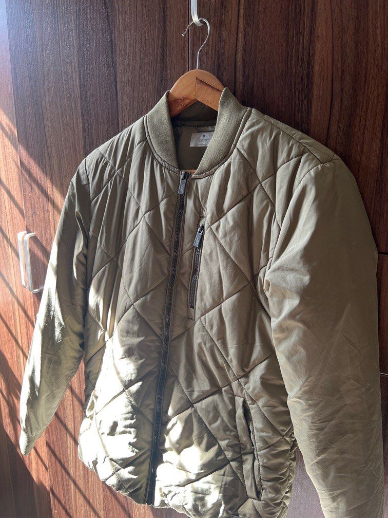 Earth Puffer Jacket (Category: Activewear) located in Manila. Submitted by rico_clothing (Listing ID 1315306484, Image 2). Description: Within Metro Delivery Options: Lalamove / Angkas / Joyride Payment Option/s: BDO / Gcash Price Negotiable, if interested fee free to leave a message..