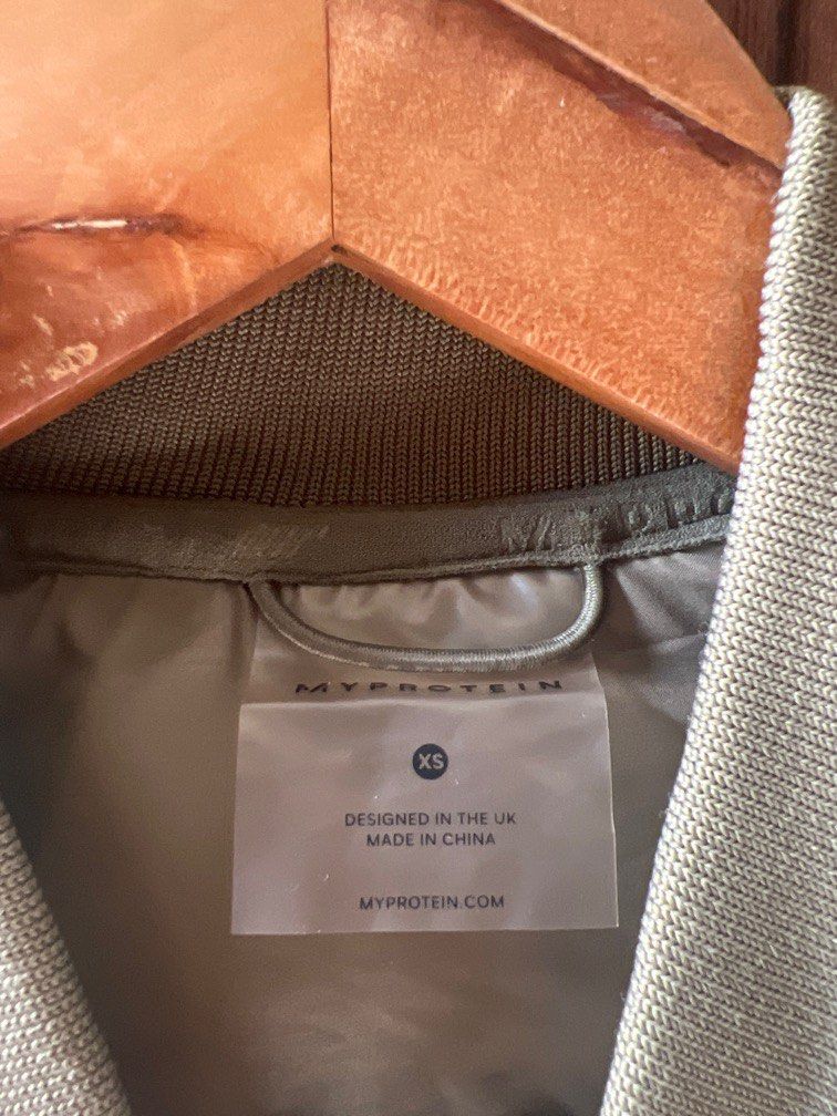 Earth Puffer Jacket (Category: Activewear) located in Manila. Submitted by rico_clothing (Listing ID 1315306484, Image 3). Description: Within Metro Delivery Options: Lalamove / Angkas / Joyride Payment Option/s: BDO / Gcash Price Negotiable, if interested fee free to leave a message..