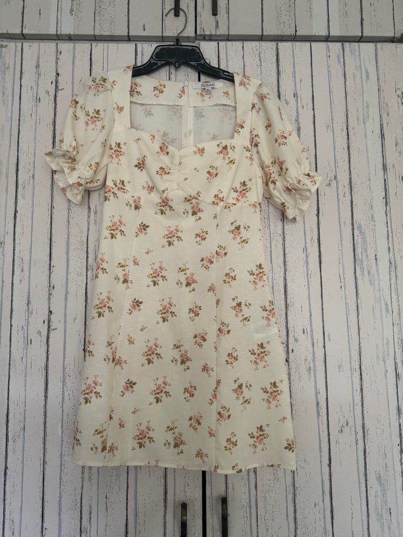 Floral summer dress (Category: Dresses) located in Makati City. Submitted by closetcleanup_things (Listing ID 1315359790, Image 1). Description: Size M Inspired by farrah espina.