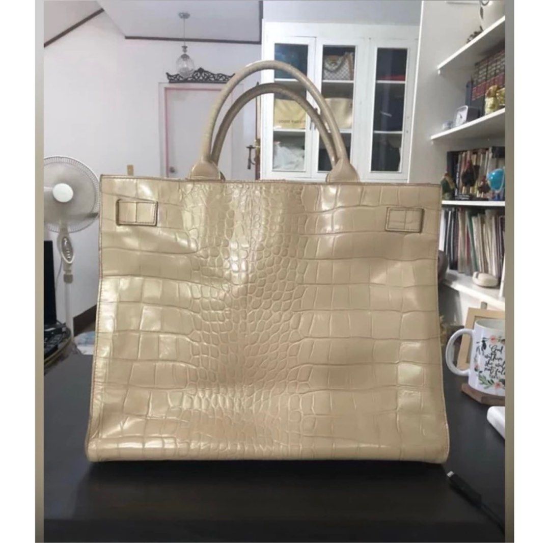 Furla Hand Bag (Category: Luxury Bags & Wallets) located in Pasig City. Submitted by true_solutionx (Listing ID 1315377170, Image 1). Description: Cream Color Authentic Furla Handbag in Glazed Crocodile Leather. Large Size.