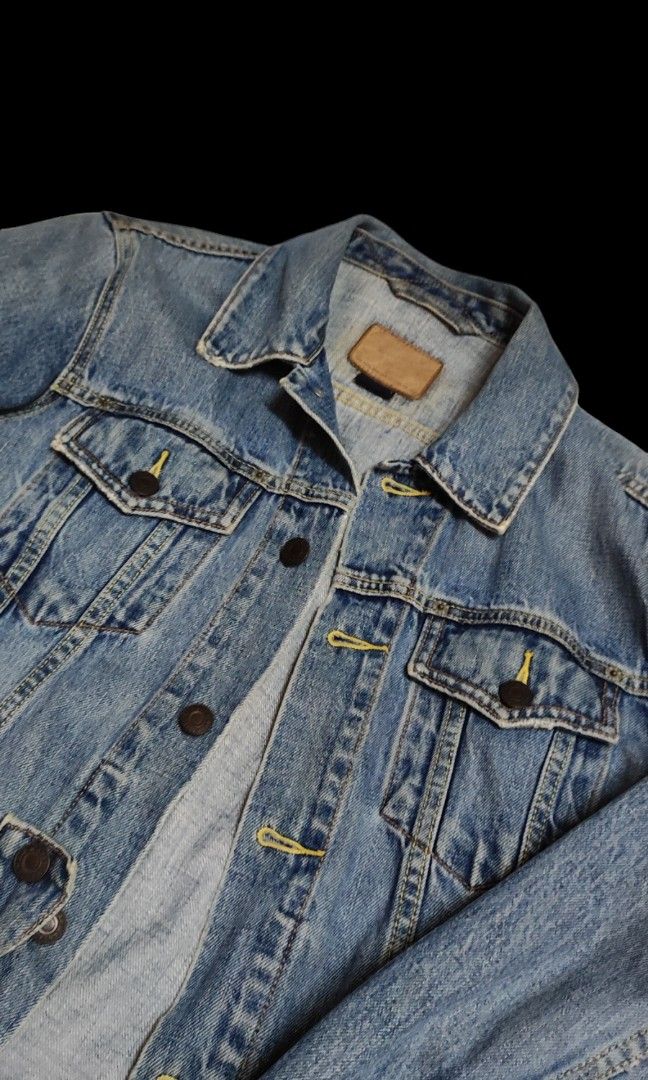 Gap jacket (Category: Coats, Jackets and Outerwear) located in Kuala Terengganu. Submitted by wannk7 (Listing ID 1315326419, Image 1). Description: masih cun......