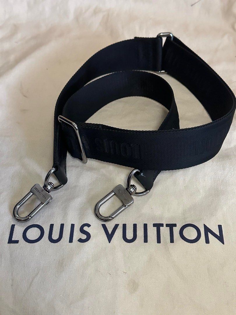 Guaranteed authentic LV Trio messenger bag (Category: Luxury Bags & Wallets) located in Naga. Submitted by akimadison.ph (Listing ID 1315479171, Image 3). Description: Rush‼️ Bought last year at solaire for 150k Steal deal!!.