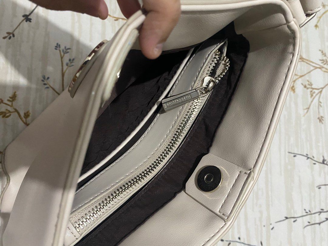 Hush Puppies Sling Bag Ori Zalora Fesyen Wanita Tas Dompet di Carousell