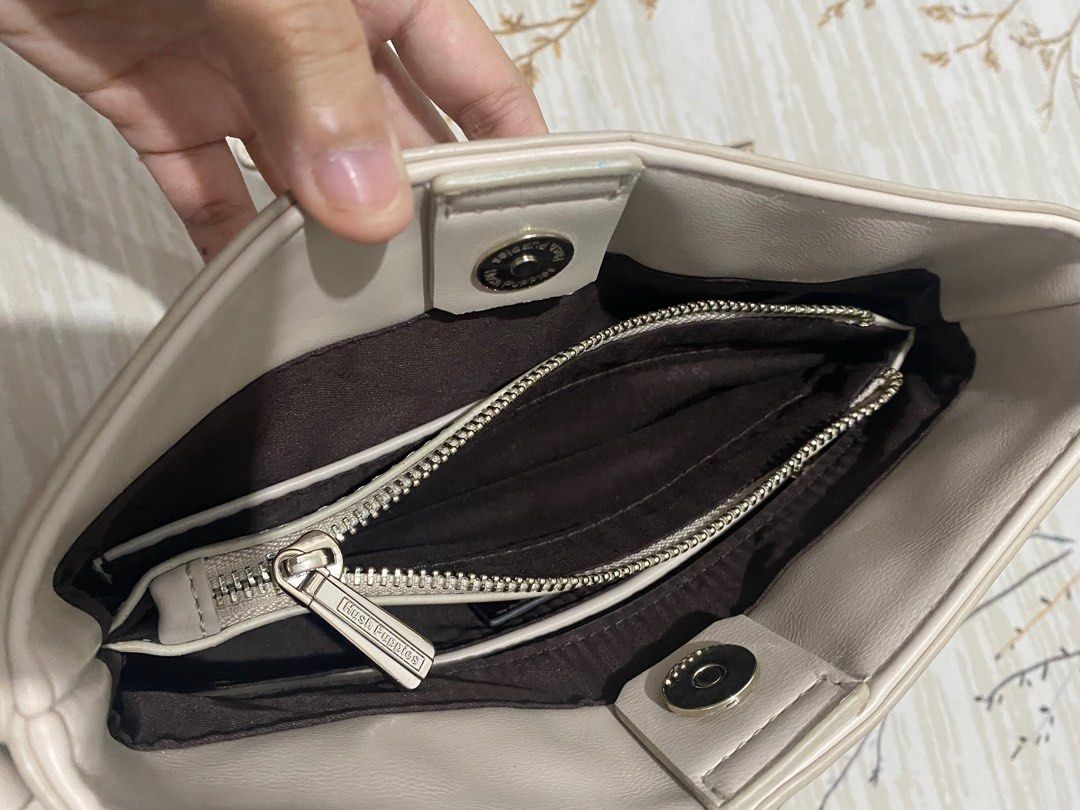 Hush Puppies Sling Bag Ori Zalora Fesyen Wanita Tas Dompet di Carousell