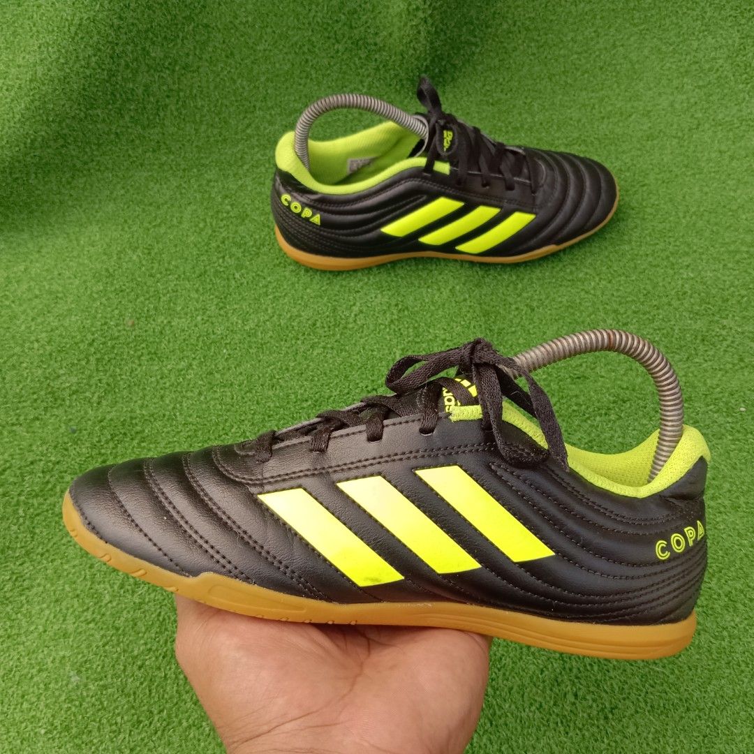 Kasut futsal adidas saiz 6uk Men s Fashion Footwear Boots on Carousell
