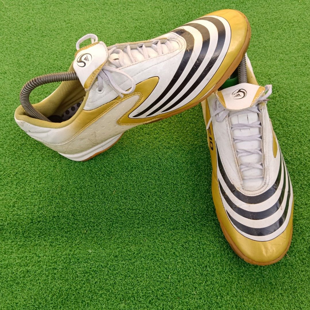 Kasut futsal adidas saiz 7uk Men s Fashion Footwear Boots on Carousell