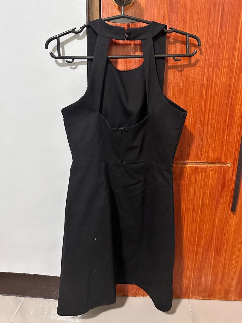 Little black halter dress (Category: Dresses) located in Quezon City. Submitted by cwissy (Listing ID 1315465550, Image 2). Description: 💖model height 4’11 💖size M but best fits small! 💖bought from an ig seller 💖washed but never used 💖padded! 💖button and zipper all working 💖RFS: di na kasya.