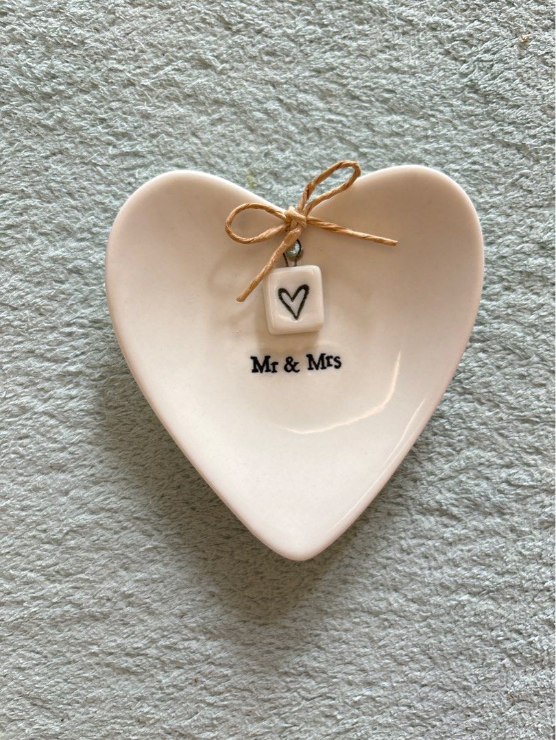Mr and mrs ring holder hot sale