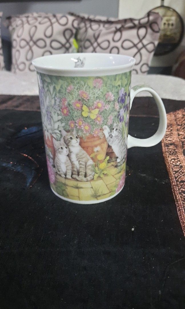 Mug ceramic 4x3" Wilscombe Cat pattern Microwave/dishwaher safe England (Category: Coffee & Tea Tableware) located in Manila. Submitted by luckycharm_215 (Listing ID 1315440130, Image 1). Description: in good condition.