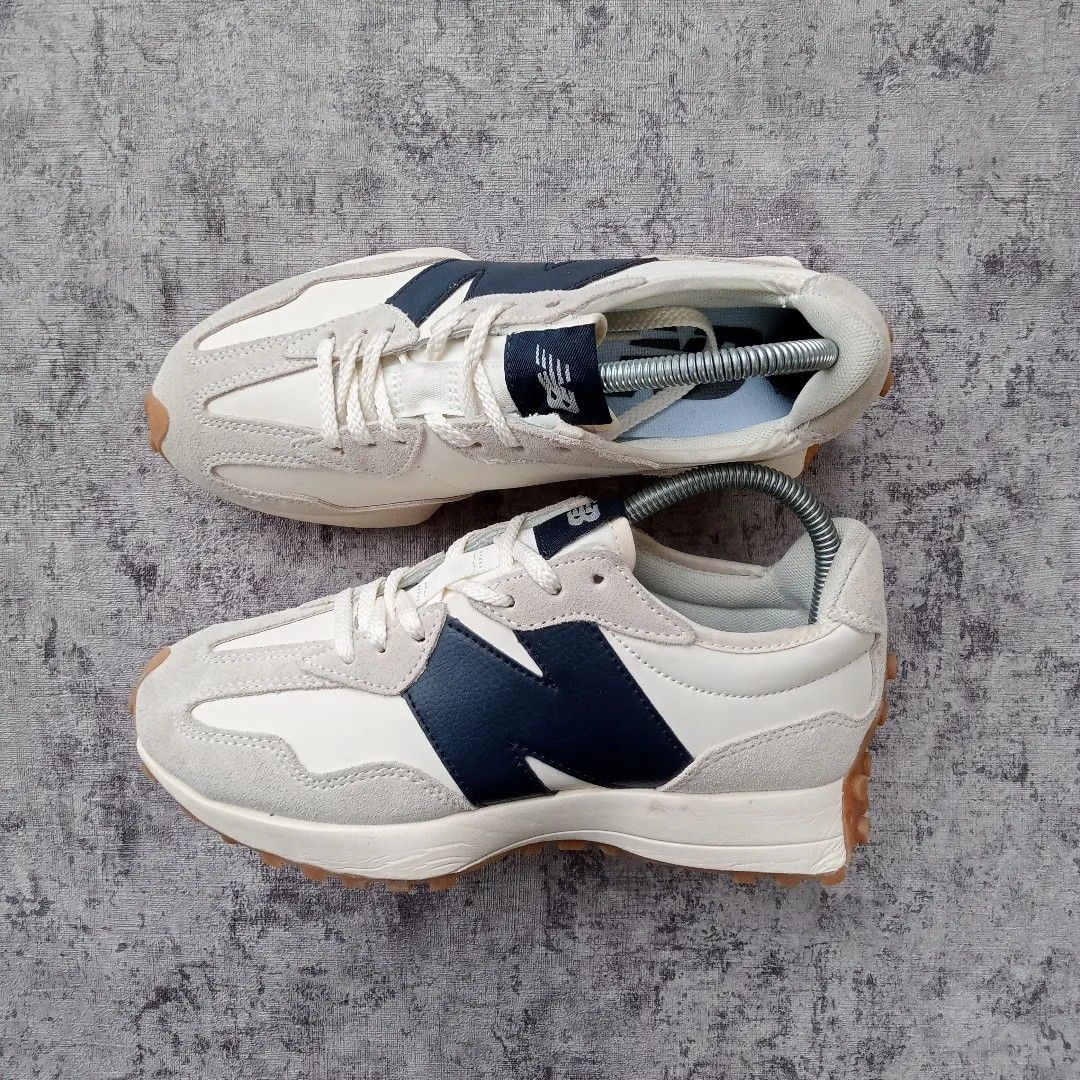 New Balance 327, Fesyen Wanita, Sepatu di Carousell