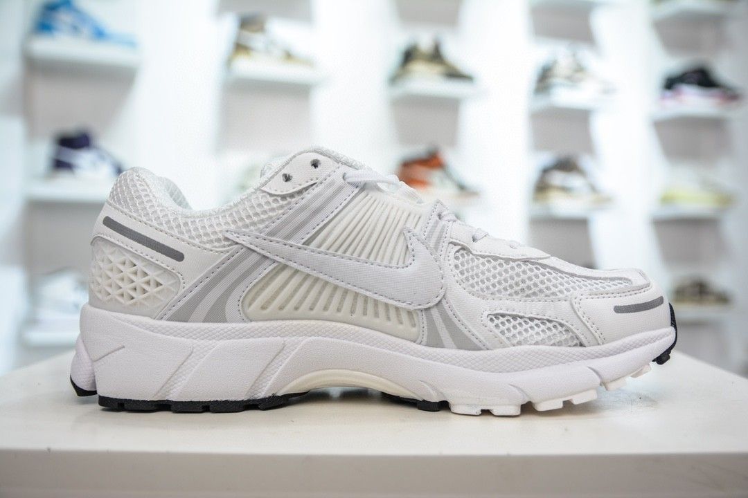 Nike Zoom Vomero 5 Carousell