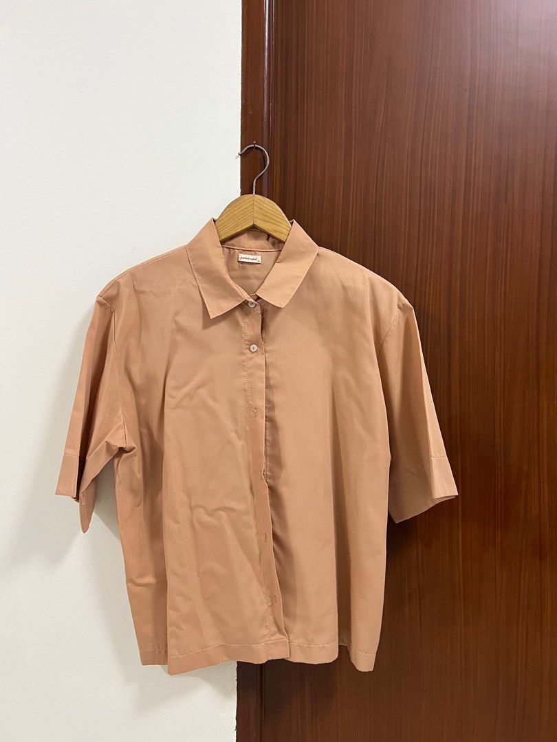 Pambahaymnl Poplin Polo (Category: Shirts) located in Manila. Submitted by summerfrost_ (Listing ID 1315426703, Image 1). Description: Used once Large on tag but can fit to XL.