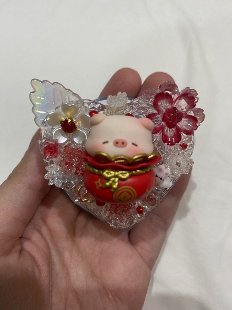Magnetic Popsocket Pig (Category: Mounts & Holders) located in San Fernando. Submitted by cjsllmb (Listing ID 1315336900, Image 1). Description: Brand new on hand.