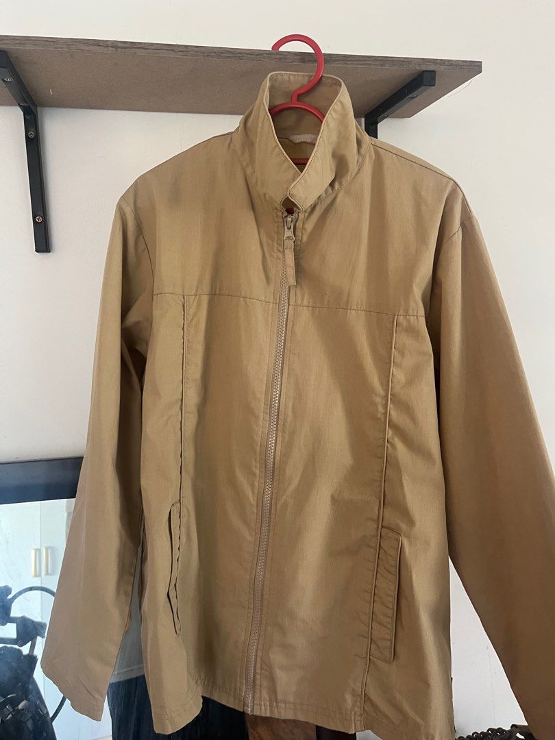 Plain Jacket (Category: Hoodies) located in Klang. Submitted by lofimood (Listing ID 1315385990, Image 1). Description: For sale harga bole nego.