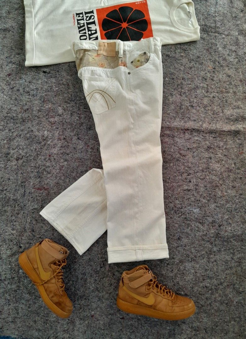 travis scott wearing air force 1