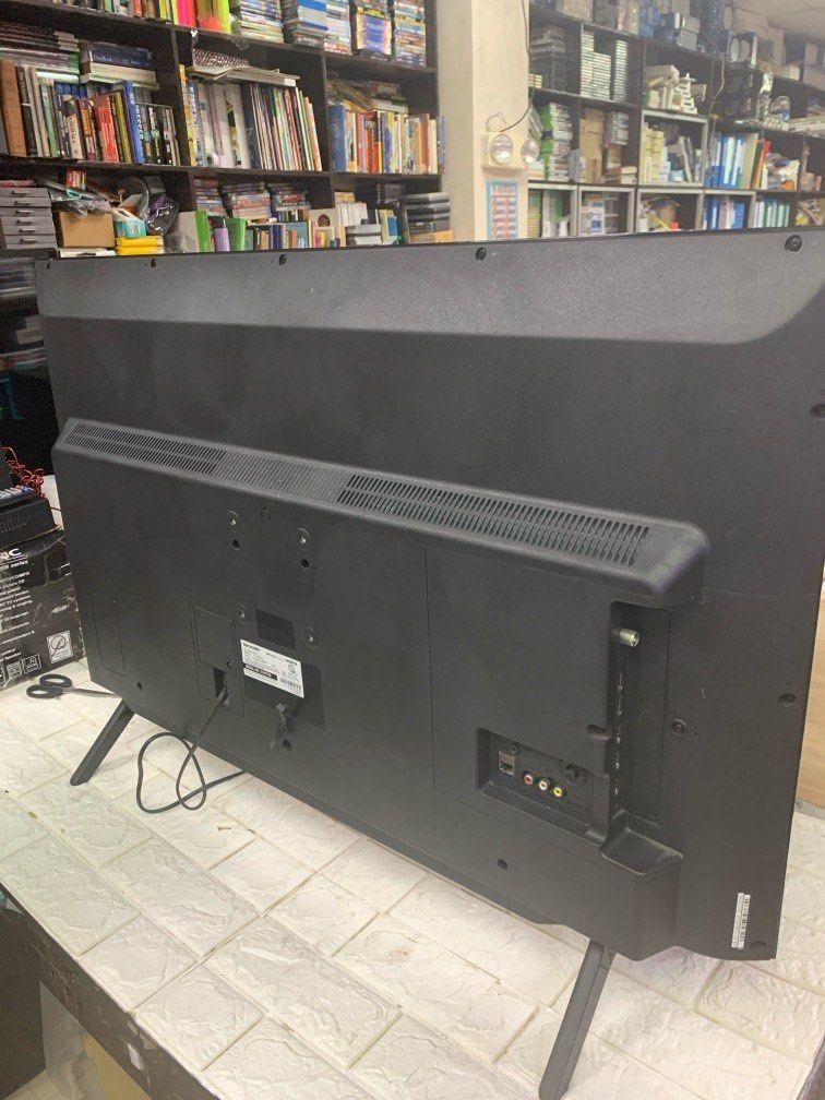 Sharp Android Smart Led Backlight Tv 42” Model 2T -C42CG 1X (with Issue) (Category: TV) located in Pasay City. Submitted by enrico_appliances (Listing ID 1315425209, Image 3). Description: Item is in good condition working 220volts with remote Android TV 42inch with issue pls see attached pics for refernce.