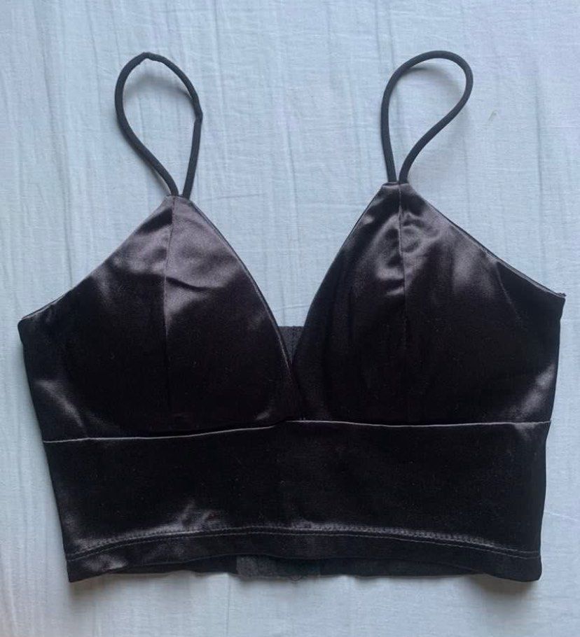 Silk sleeveless top/bralette (Category: Sleeveless) located in Marikina City. Submitted by mowmmyrain (Listing ID 1315370329, Image 2). Description: Fits small to semi medium Location: Marikina .
