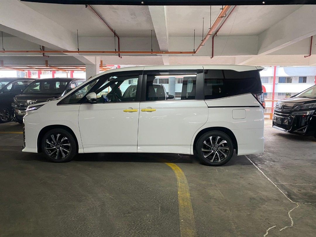 Toyota Voxy Hybrid S-Z62872683301506113