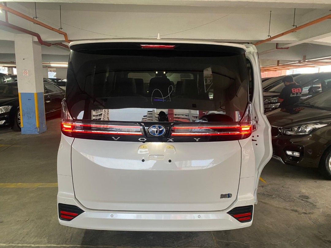 Toyota Voxy Hybrid S-Z62872683301506112