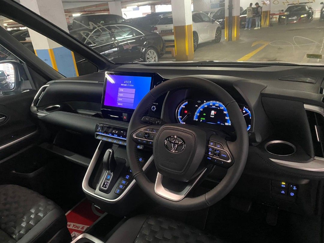 Toyota Voxy Hybrid S-Z62872683301506114