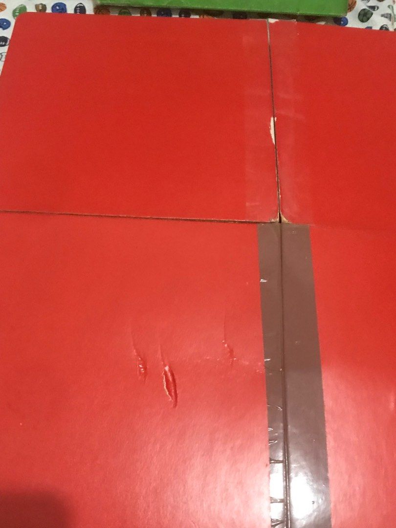 Travel Cluedo (Category: Board Games & Puzzles) located in Rodriguez. Submitted by bigwisewolf (Listing ID 1315432771, Image 3). Description: Issue: Damage board look at the last image..