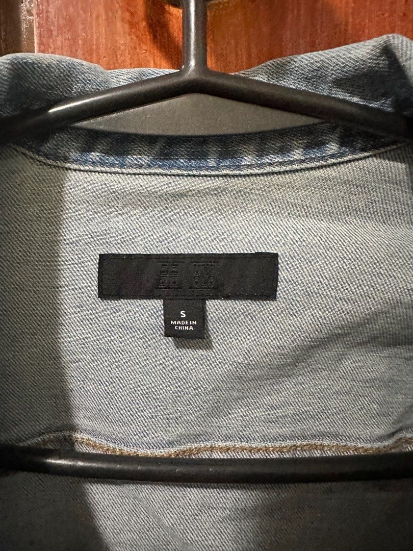 Uniqlo denim jacket (Category: Coats, Jackets and Outerwear) located in Quezon City. Submitted by cwissy (Listing ID 1315464397, Image 3). Description: 💖model height 4’11 💖bought from uniqlo 💖 hard denim 💖no issues, buttons are all working.