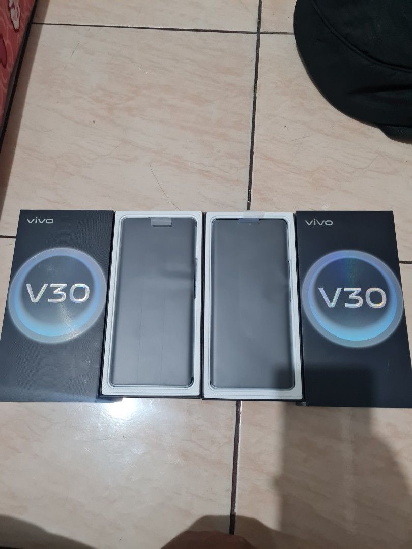Vivo v30 5g (Category: Vivo) located in Manila. Submitted by skychoochoo (Listing ID 1315466816, Image 3). Description: vivo v30 5g 512gb 18k almost brandnew 1 day lang nagamit halos inopen lang para icheck meet up or cod.
